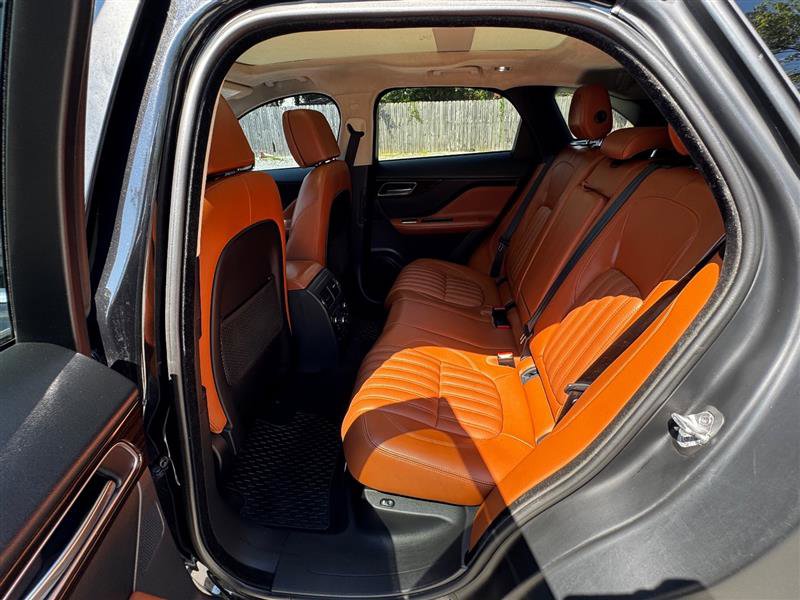 Used 2018 Jaguar F-PACE Portfolio image 33
