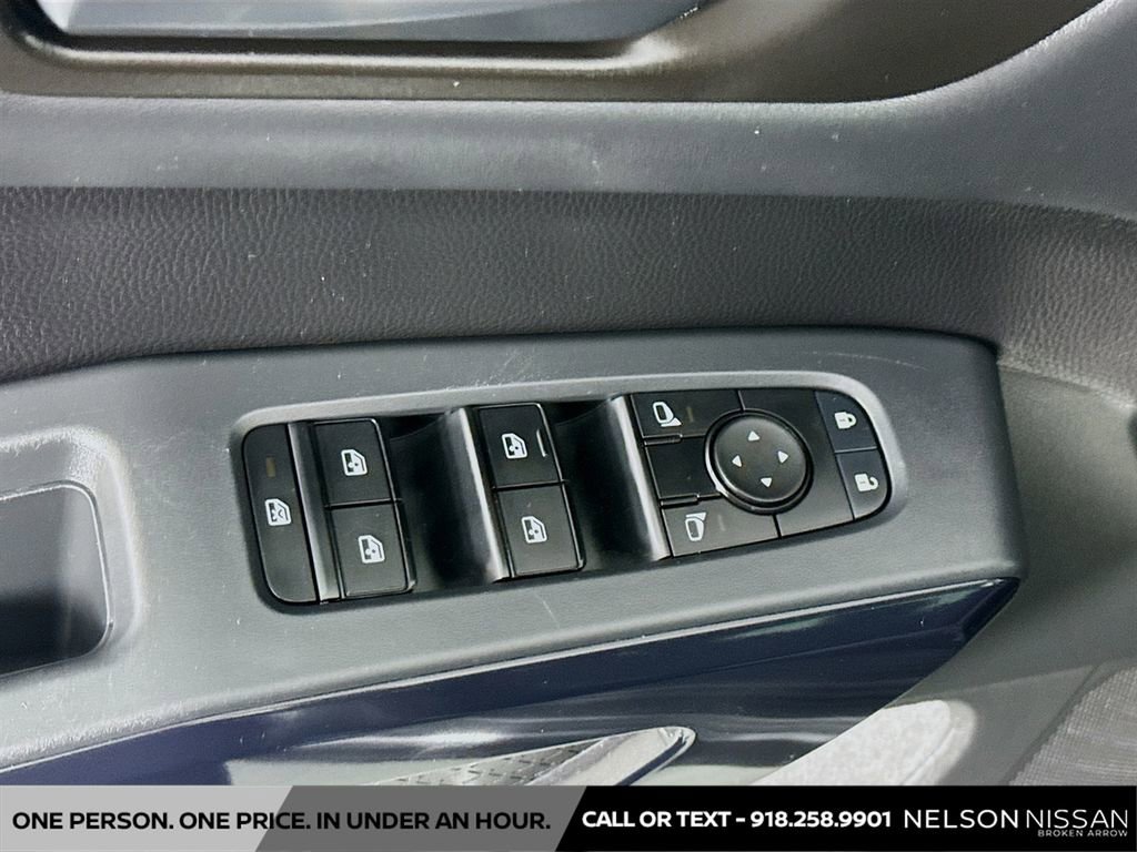 Certified 2025 Nissan Pathfinder SV image 17