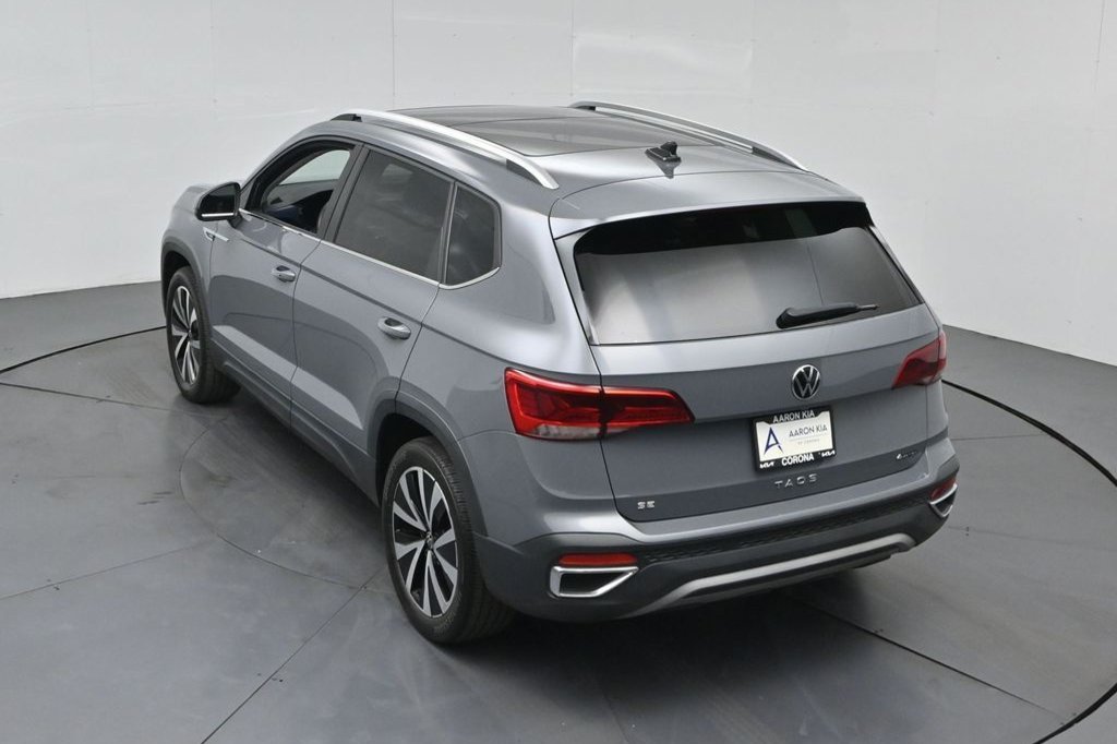 Used 2023 Volkswagen Taos SE w/ Panoramic Sunroof Package AWD/4WD image 10