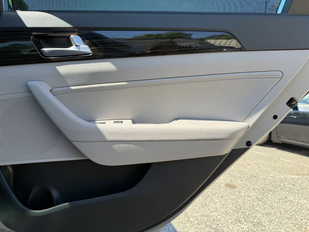 Used 2016 Hyundai Sonata Limited w/ Option Group 05 FWD image 39