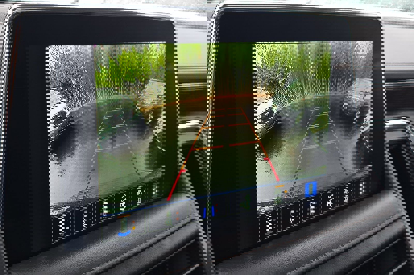 Used 2022 Chevrolet Suburban High Country w/ Premium Package AWD/4WD image 24