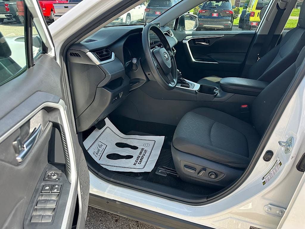 Used 2024 Toyota RAV4 XLE FWD image 12
