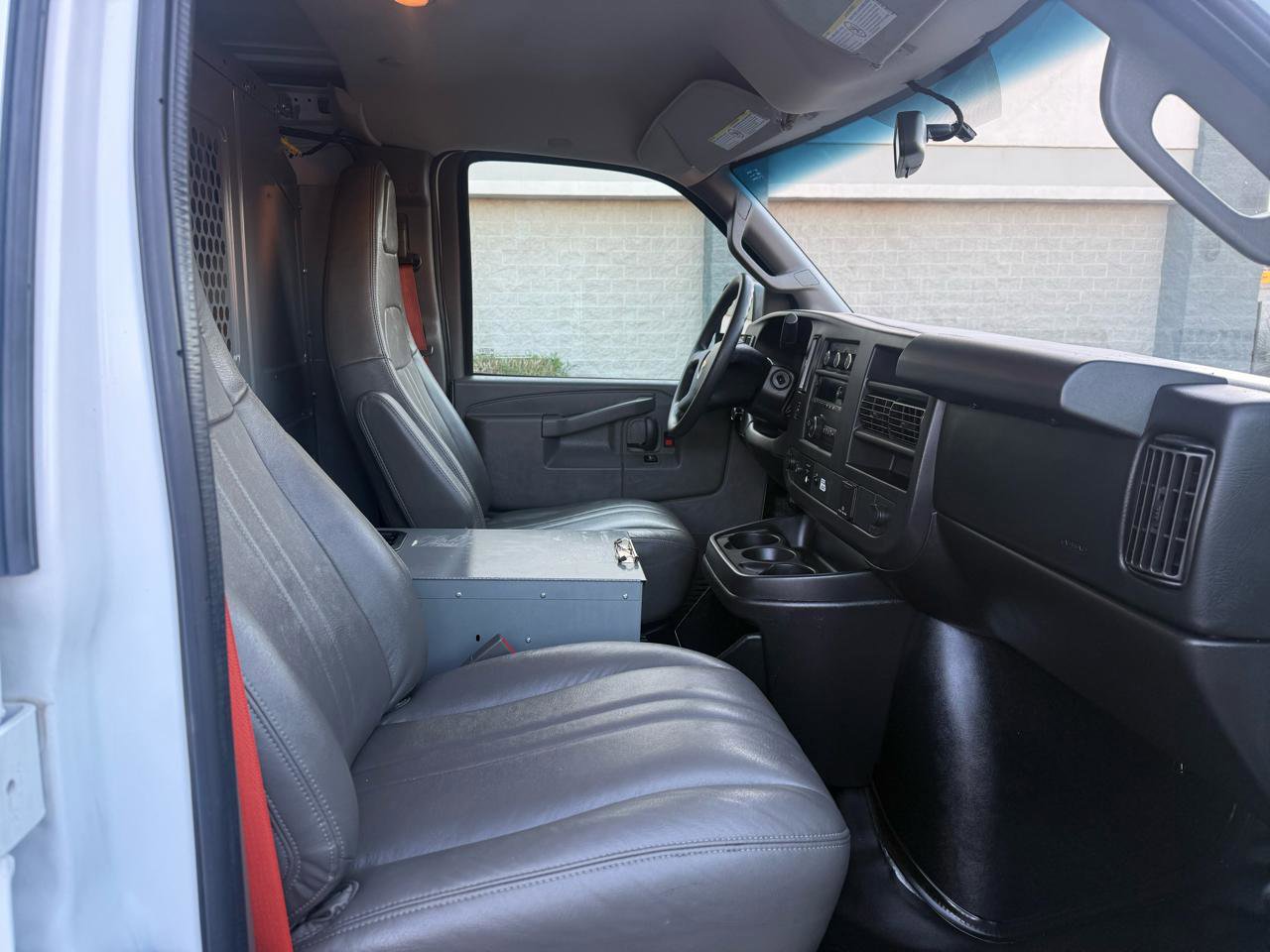Used 2017 Chevrolet Express 2500 RWD image 13
