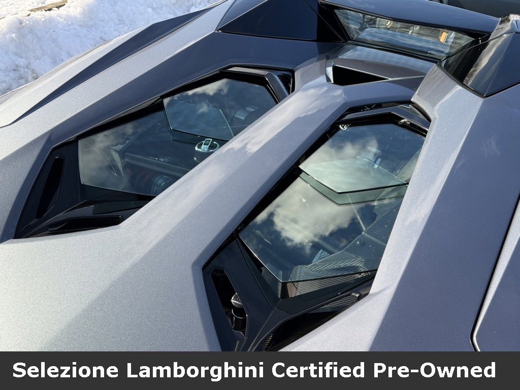 Used 2018 Lamborghini Aventador S image 11