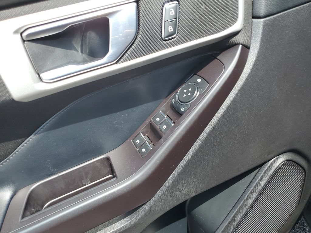 Used 2020 Ford Explorer XLT AWD/4WD image 22