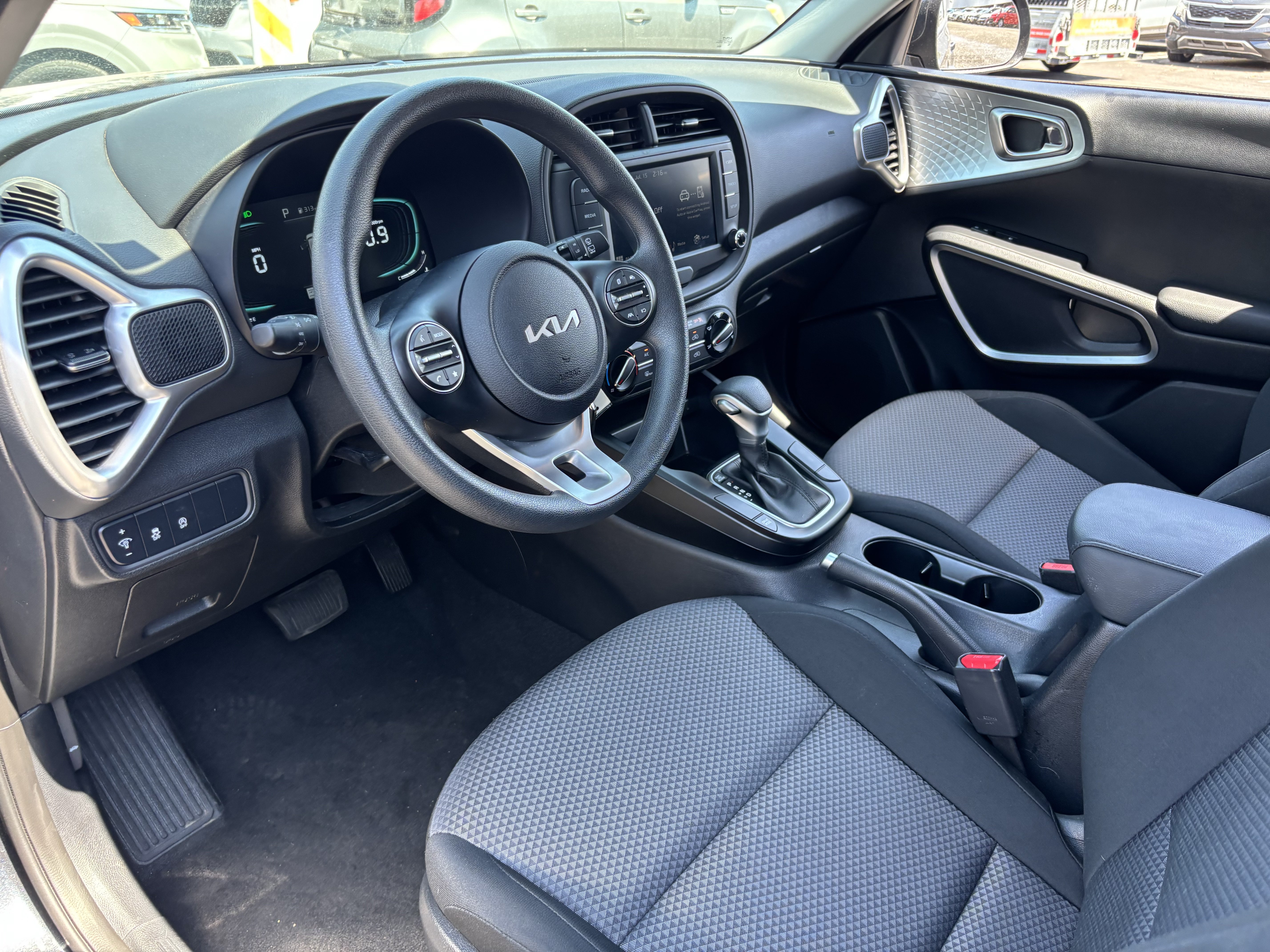 Certified 2025 Kia Soul LX w/ LX Technology Package FWD image 16