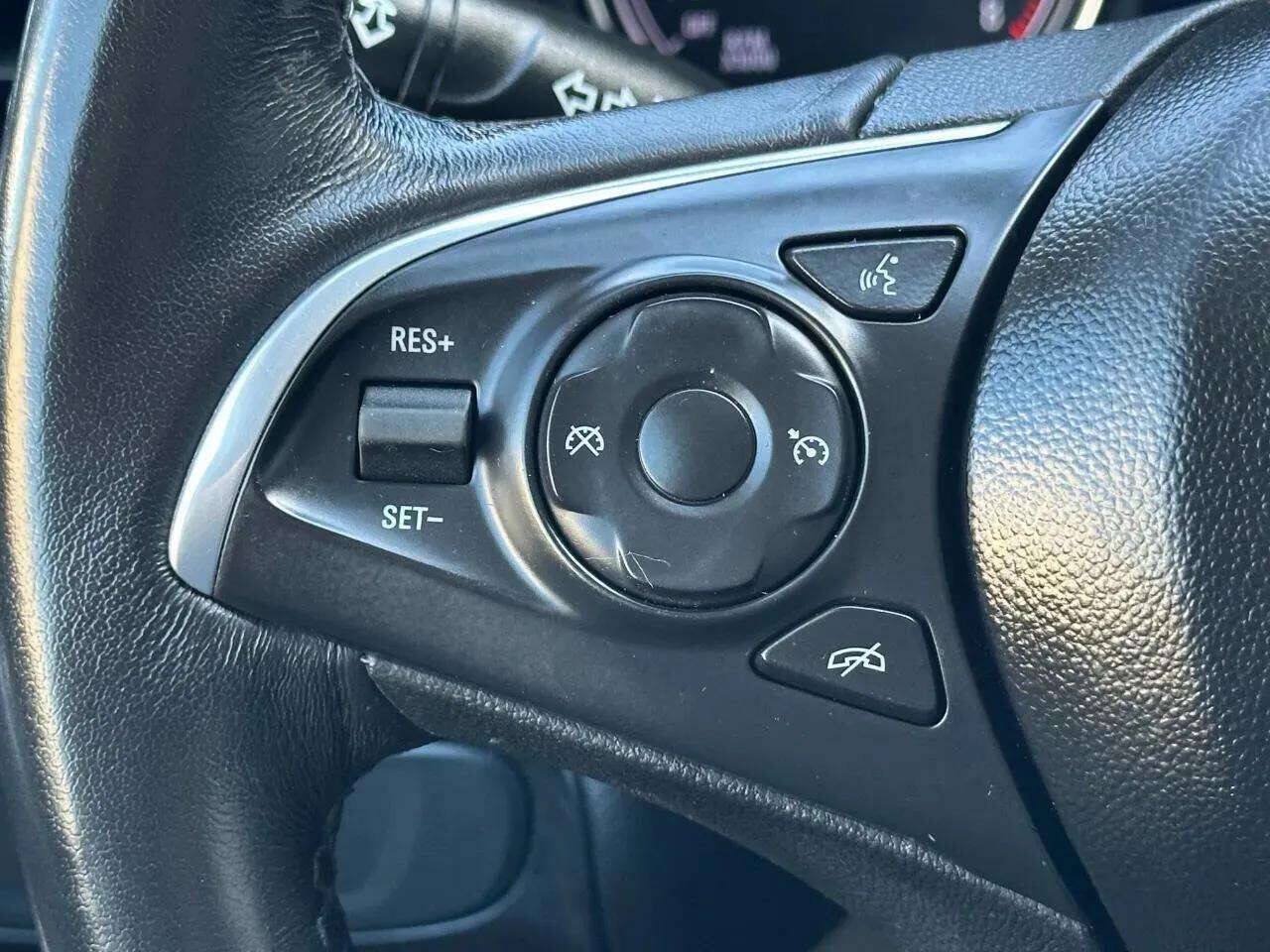 Used 2020 Buick Enclave Essence w/ Sound and Sites Package AWD/4WD image 32