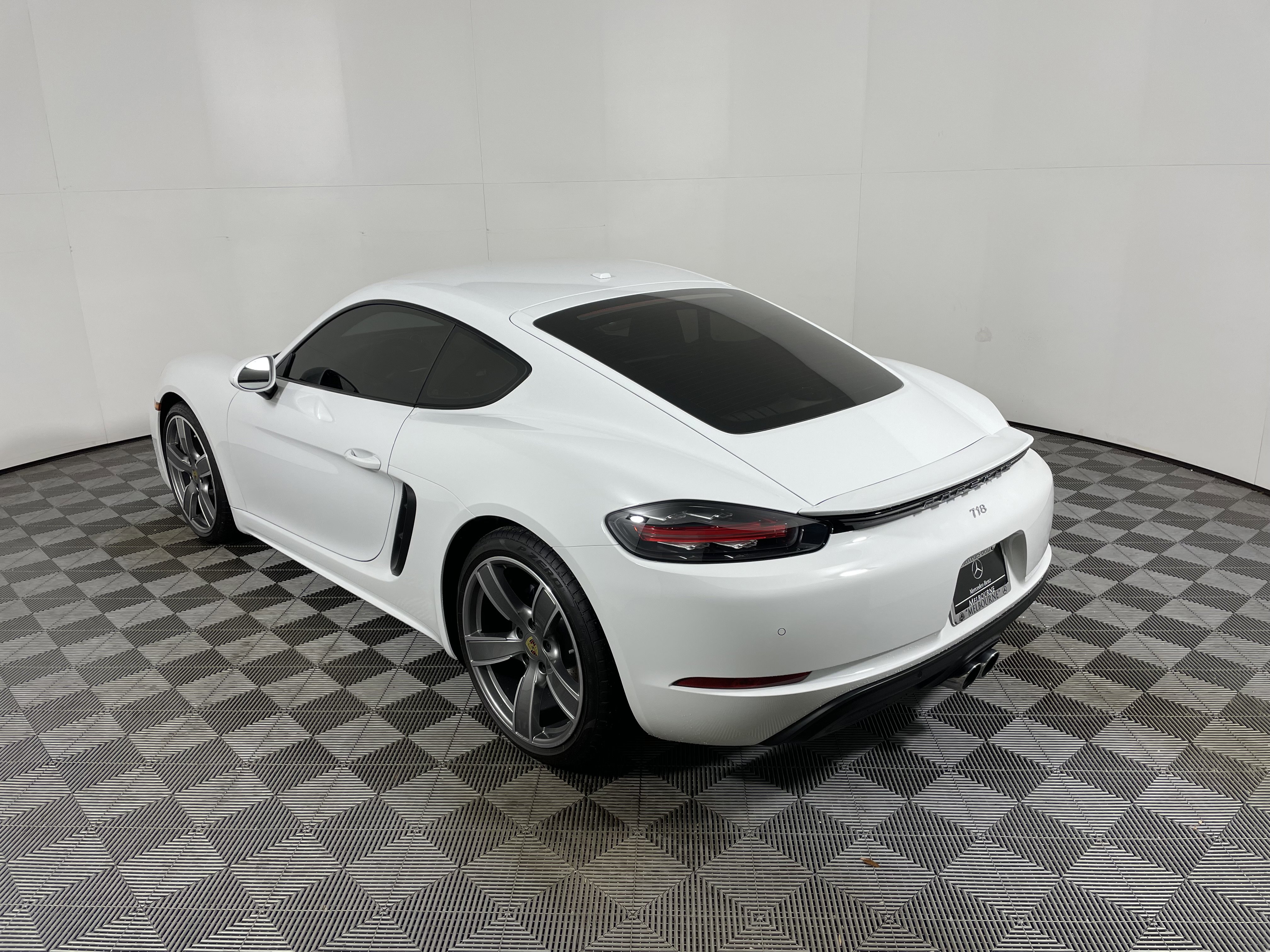 Used 2024 Porsche 718 Cayman image 3