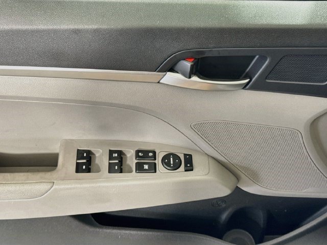 Used 2020 Hyundai Elantra SE FWD image 22