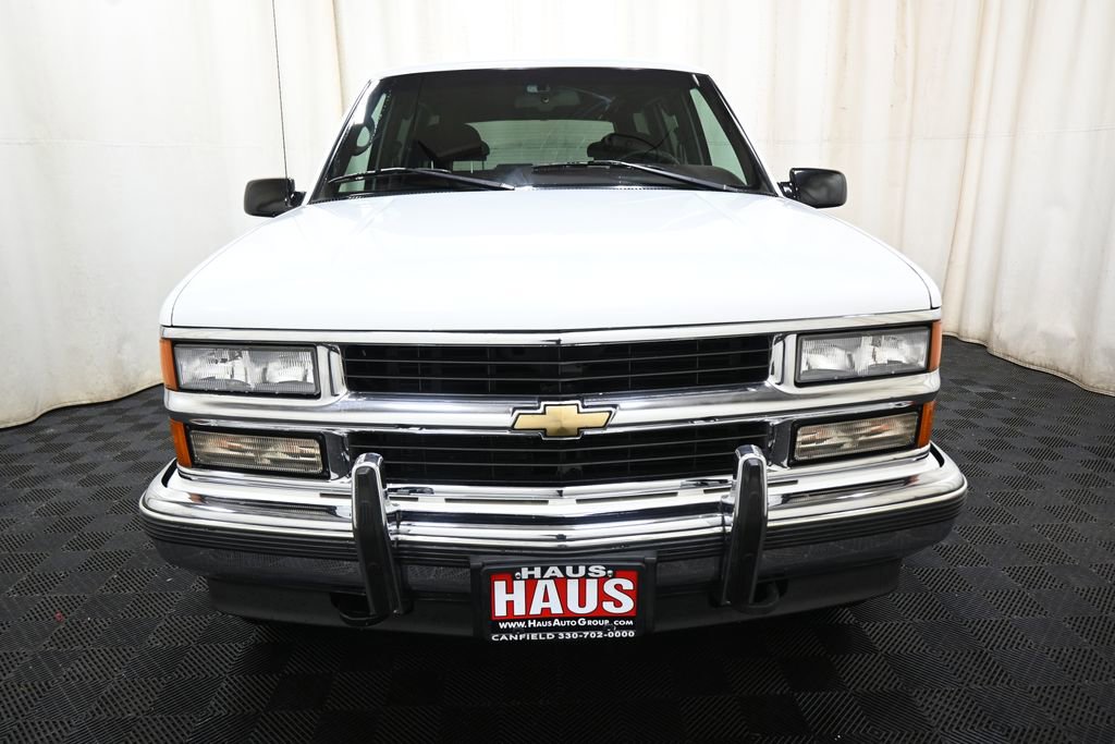 Used 1995 Chevrolet Tahoe 4WD image 2