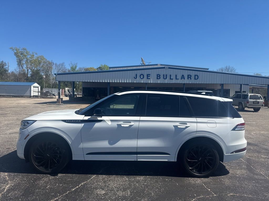 Used 2022 Lincoln Aviator Reserve w/ Equipment Group 201A AWD/4WD image 23