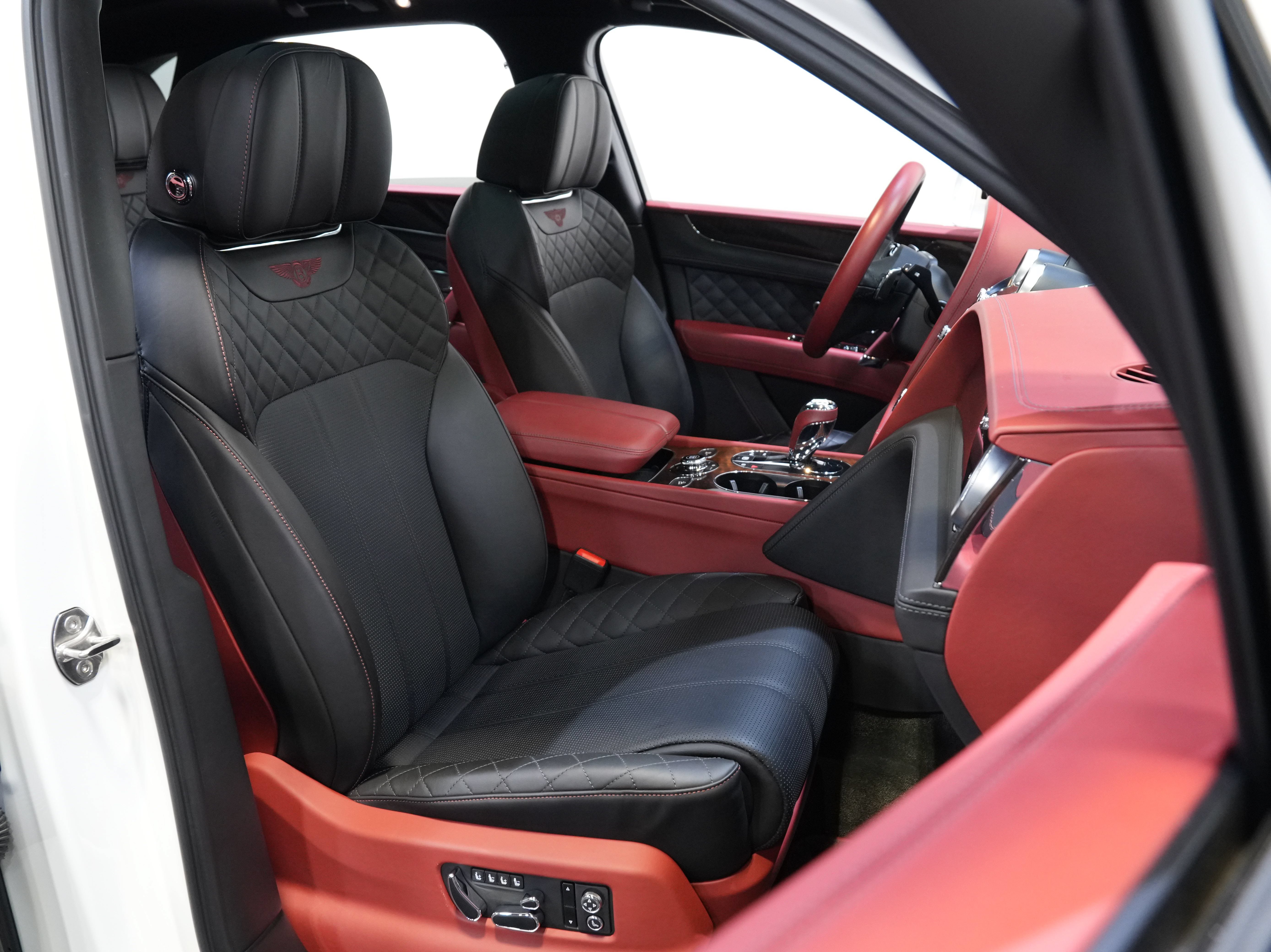 Used 2018 Bentley Bentayga AWD/4WD image 34