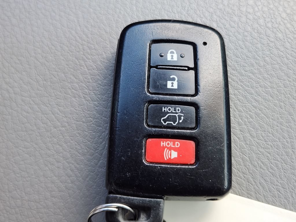 Used 2018 Toyota Highlander Limited AWD/4WD image 30