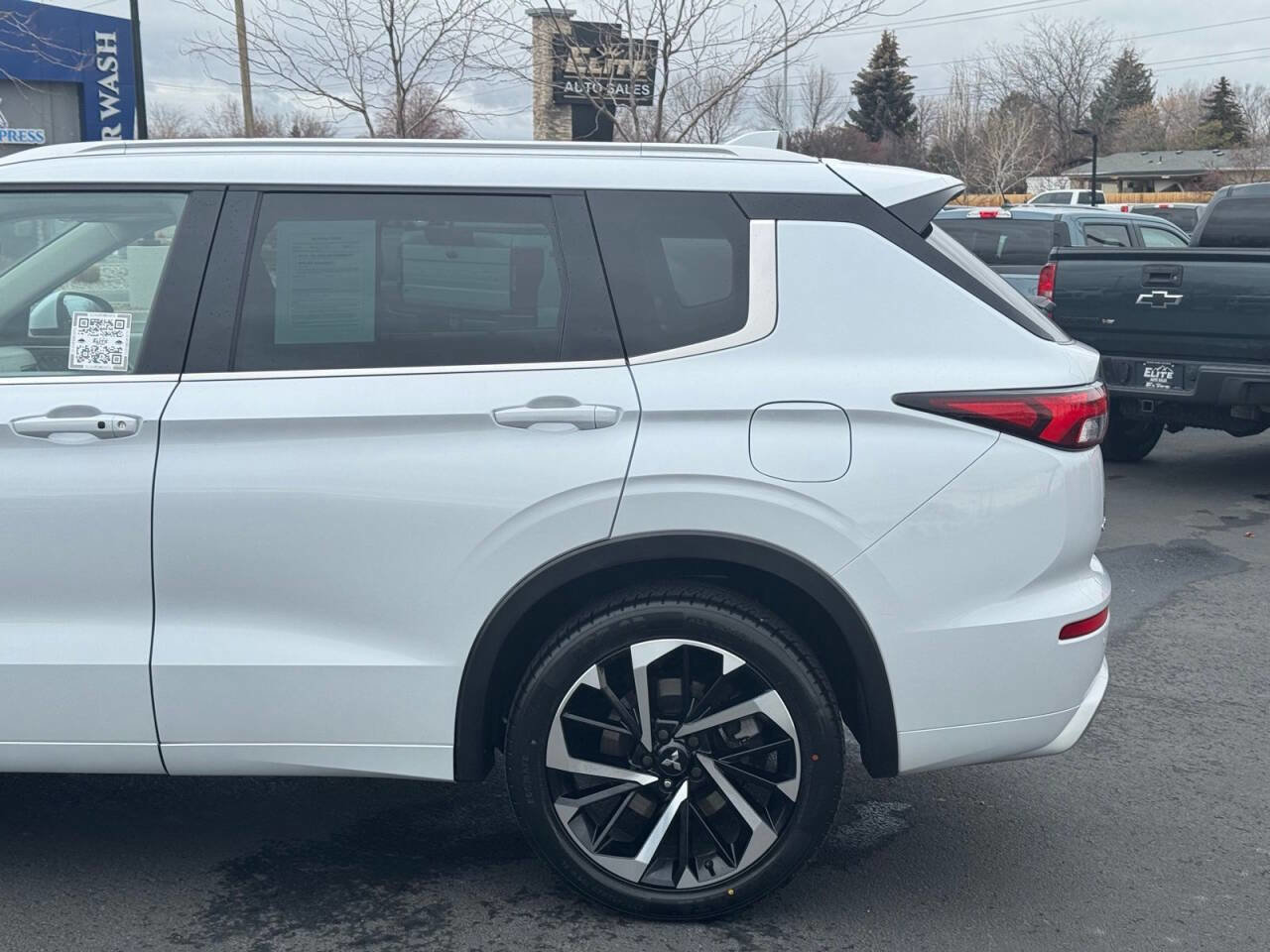 Used 2023 Mitsubishi Outlander SEL image 11