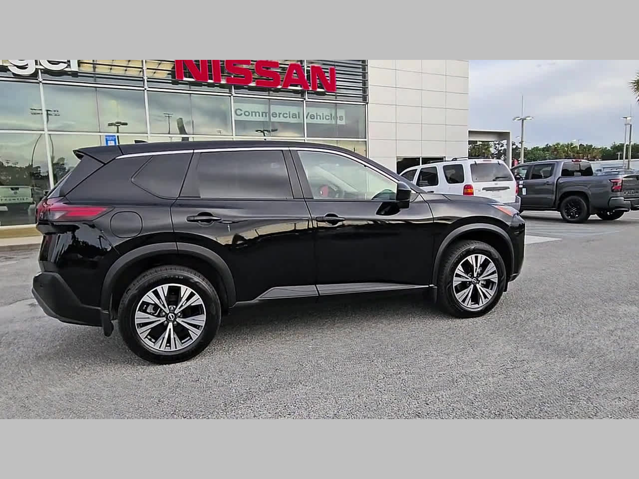 Used 2023 Nissan Rogue SV AWD/4WD image 34