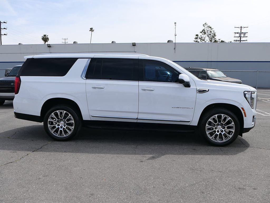 Used 2025 GMC Yukon XL Denali RWD image 3