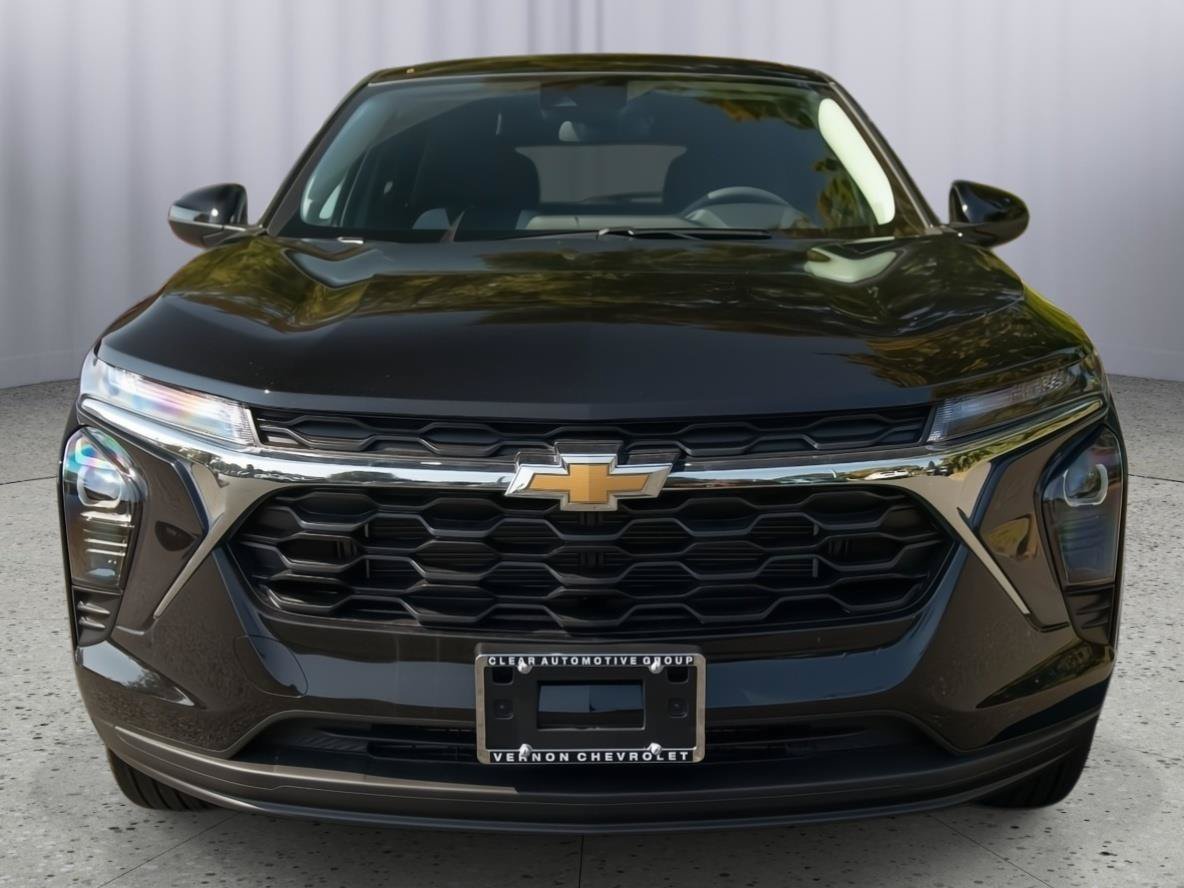 New 2026 Chevrolet Trax LS w/ LS Convenience Package FWD image 2