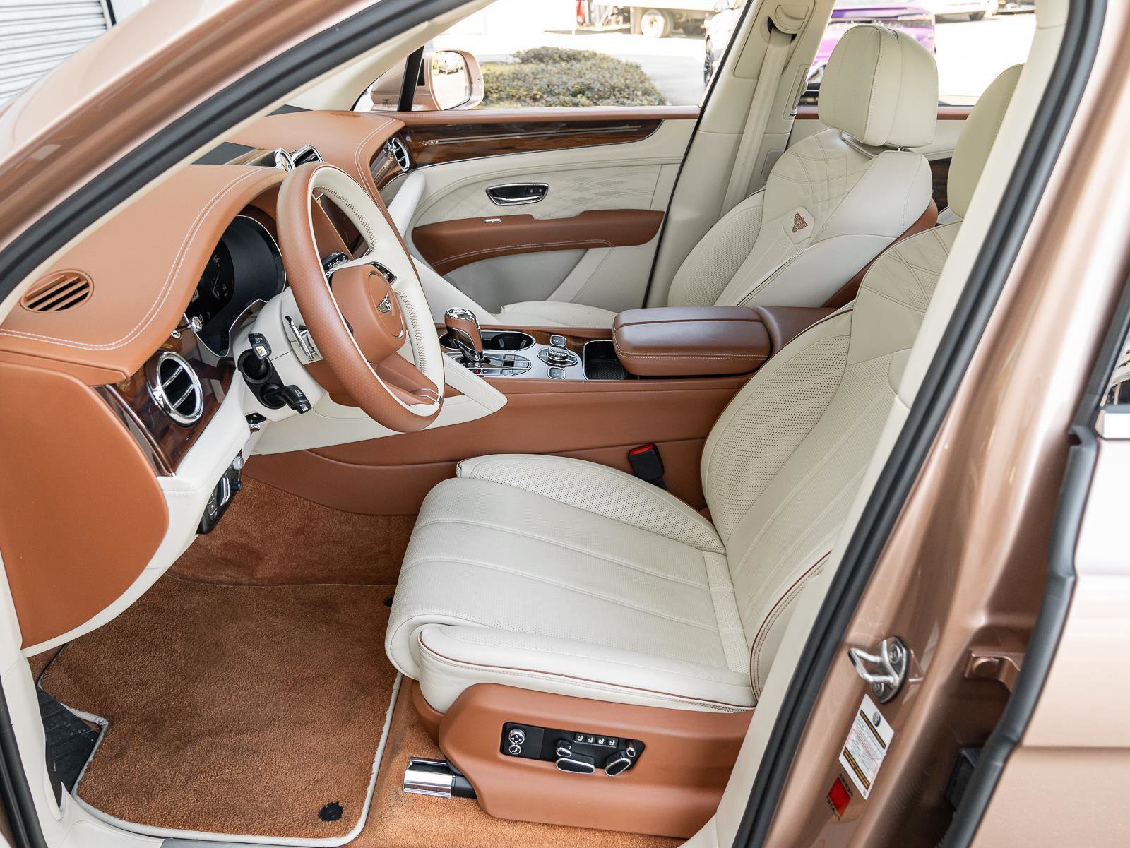 Used 2023 Bentley Bentayga Extended Wheelbase image 28