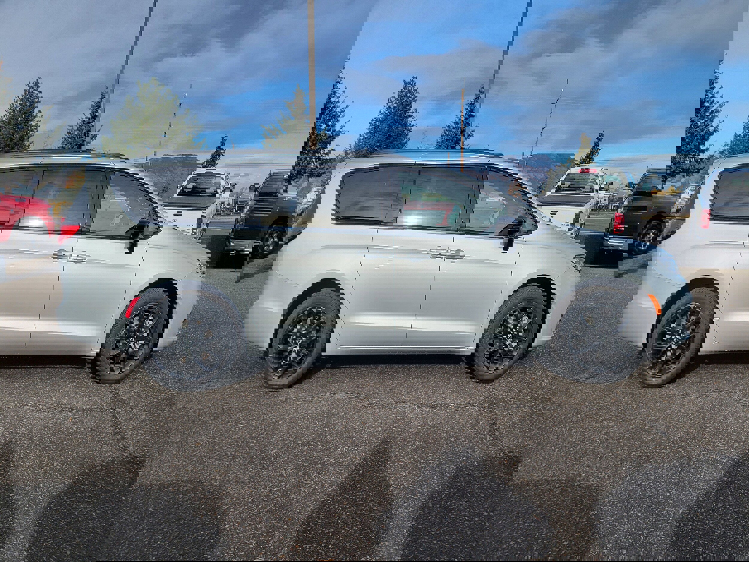 New 2026 Chrysler Pacifica Limited w/ S Appearance Package image 2