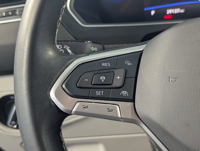 Used 2024 Volkswagen Tiguan SE image 22