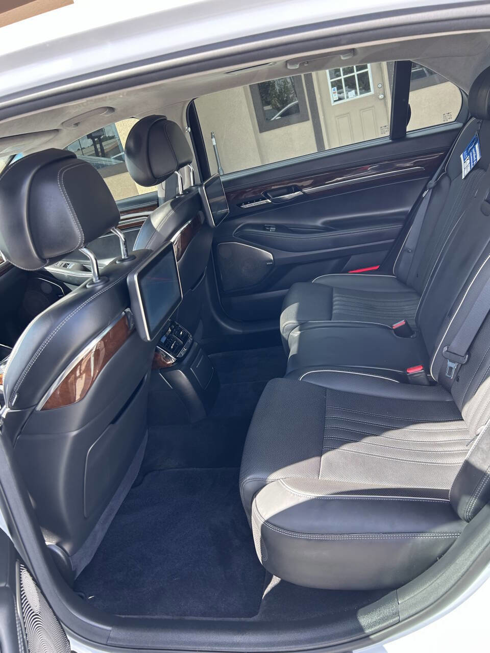 Used 2019 Genesis G90 5.0 Ultimate image 11