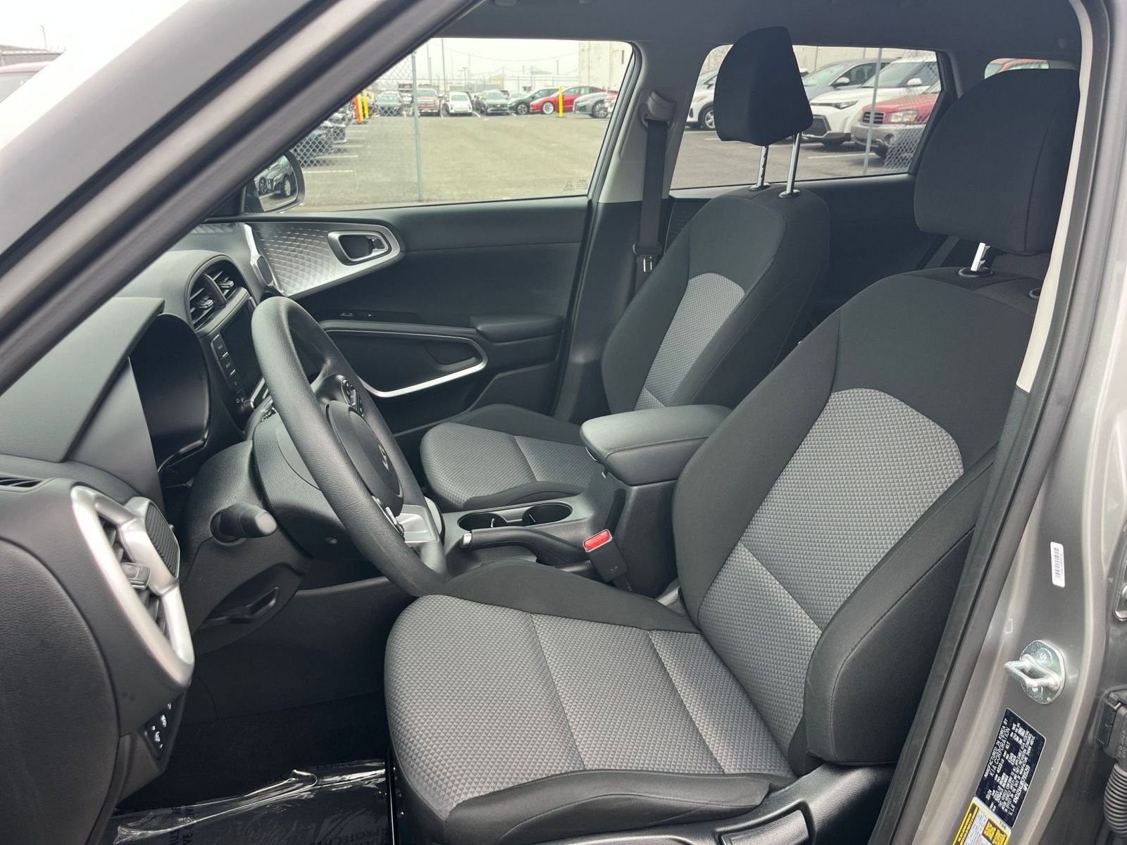 Used 2025 Kia Soul LX w/ LX Technology Package FWD image 34