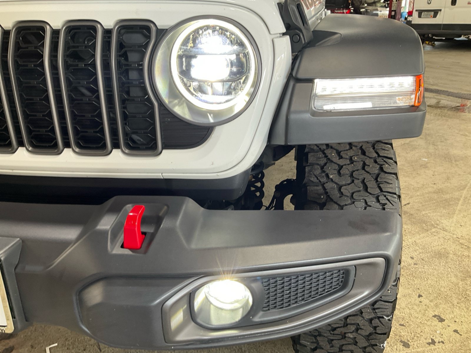 Used 2025 Jeep Wrangler Unlimited Rubicon w/ Convenience Group AWD/4WD image 21