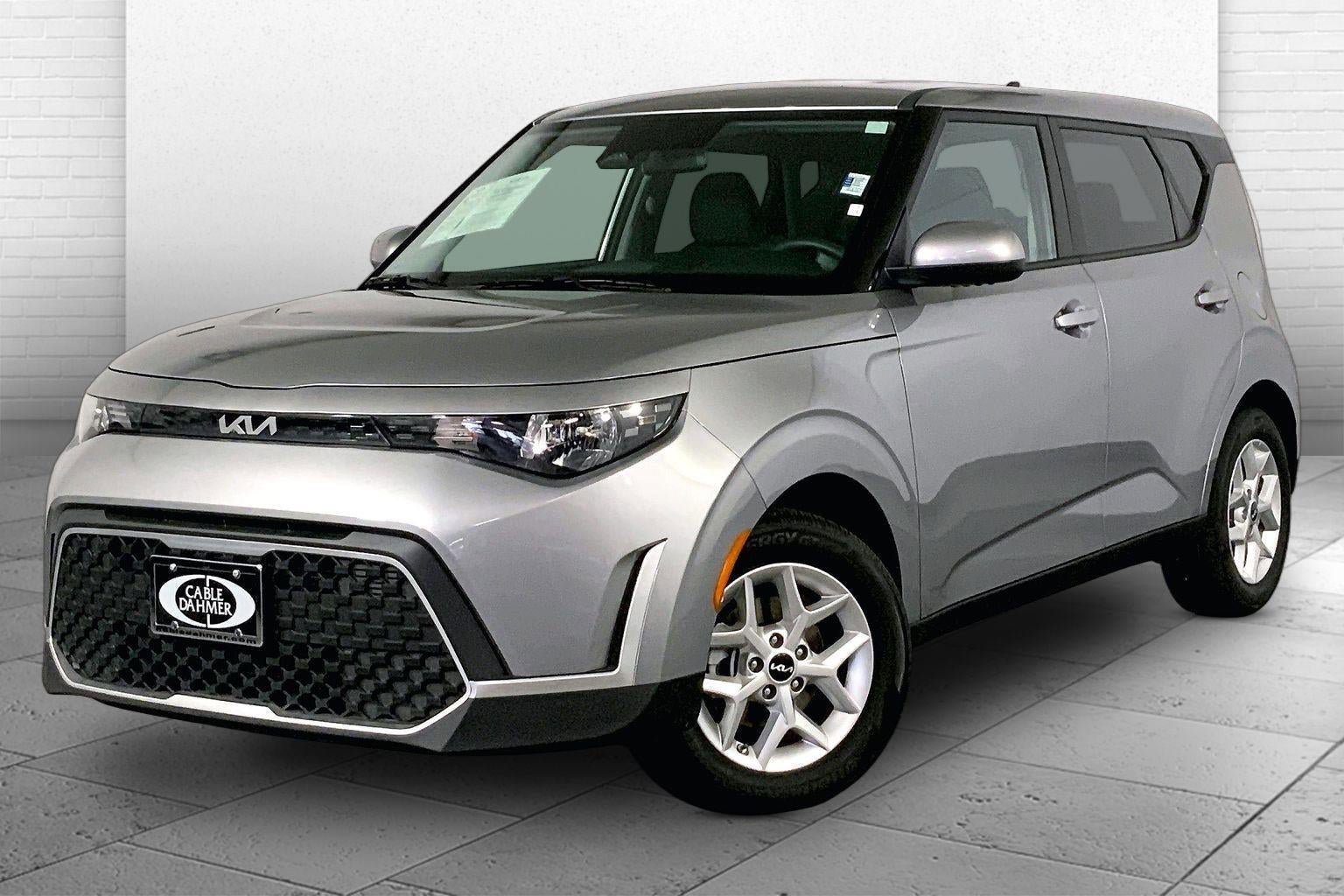 Certified 2025 Kia Soul LX FWD image 12