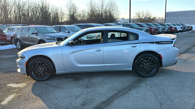 Used 2019 Dodge Charger SXT w/ Blacktop Package image 4