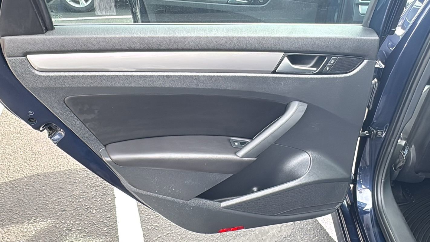 Used 2015 Volkswagen Passat 1.8T Limited Edition image 10