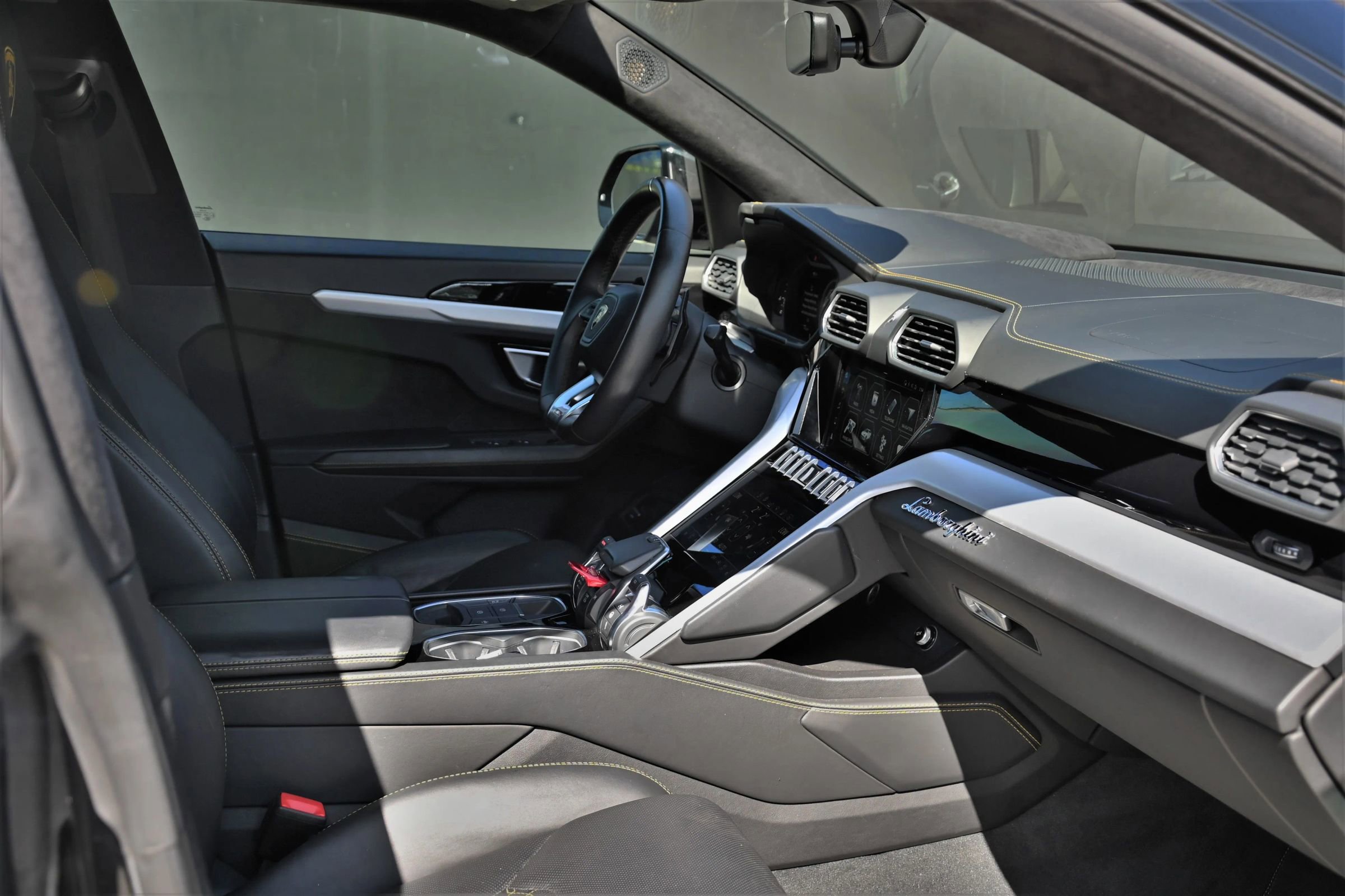 Used 2020 Lamborghini Urus AWD/4WD image 22