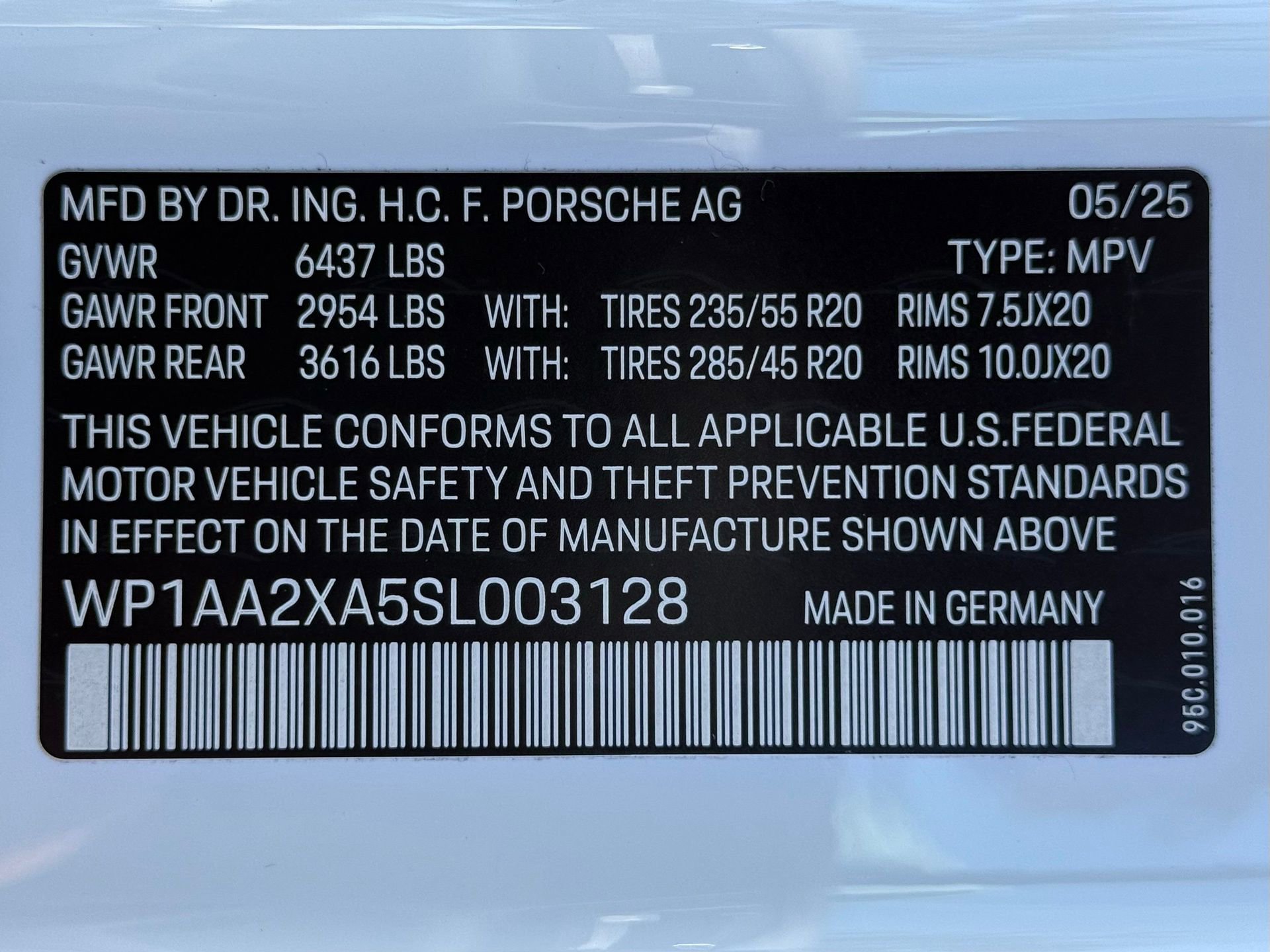 Used 2025 Porsche Macan 4 Electric image 37