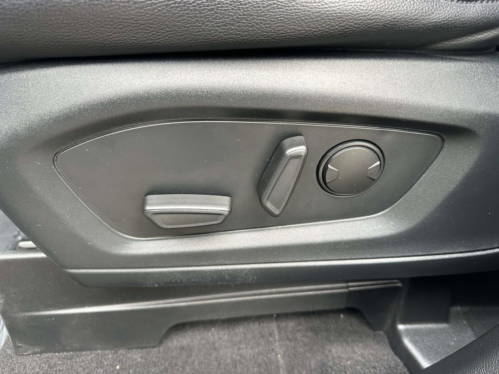 Used 2020 Ford Explorer XLT w/ Equipment Group 202A image 19