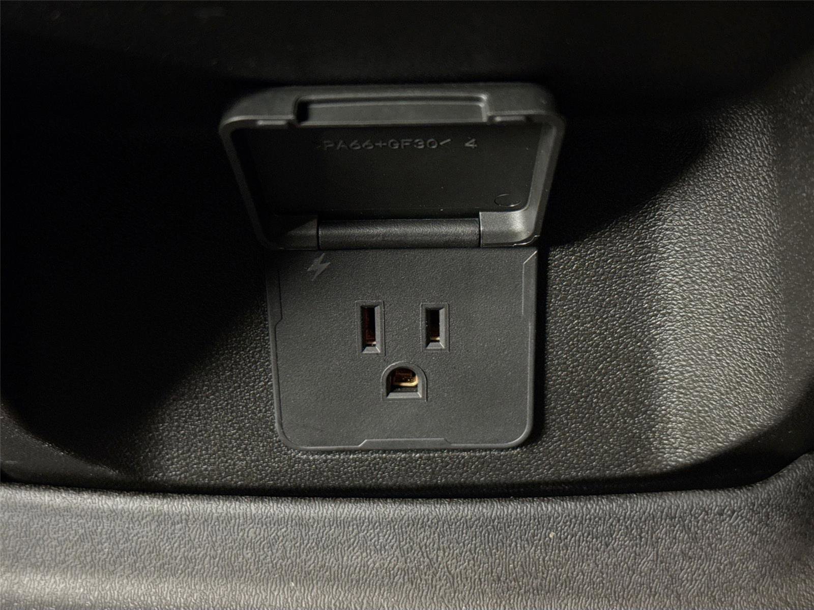 Used 2025 Chevrolet Colorado ZR2 w/ Technology Package image 38