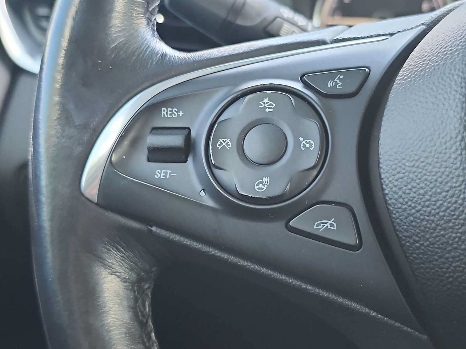 Used 2020 Buick Enclave Premium w/ Sun and Sites Package FWD image 28