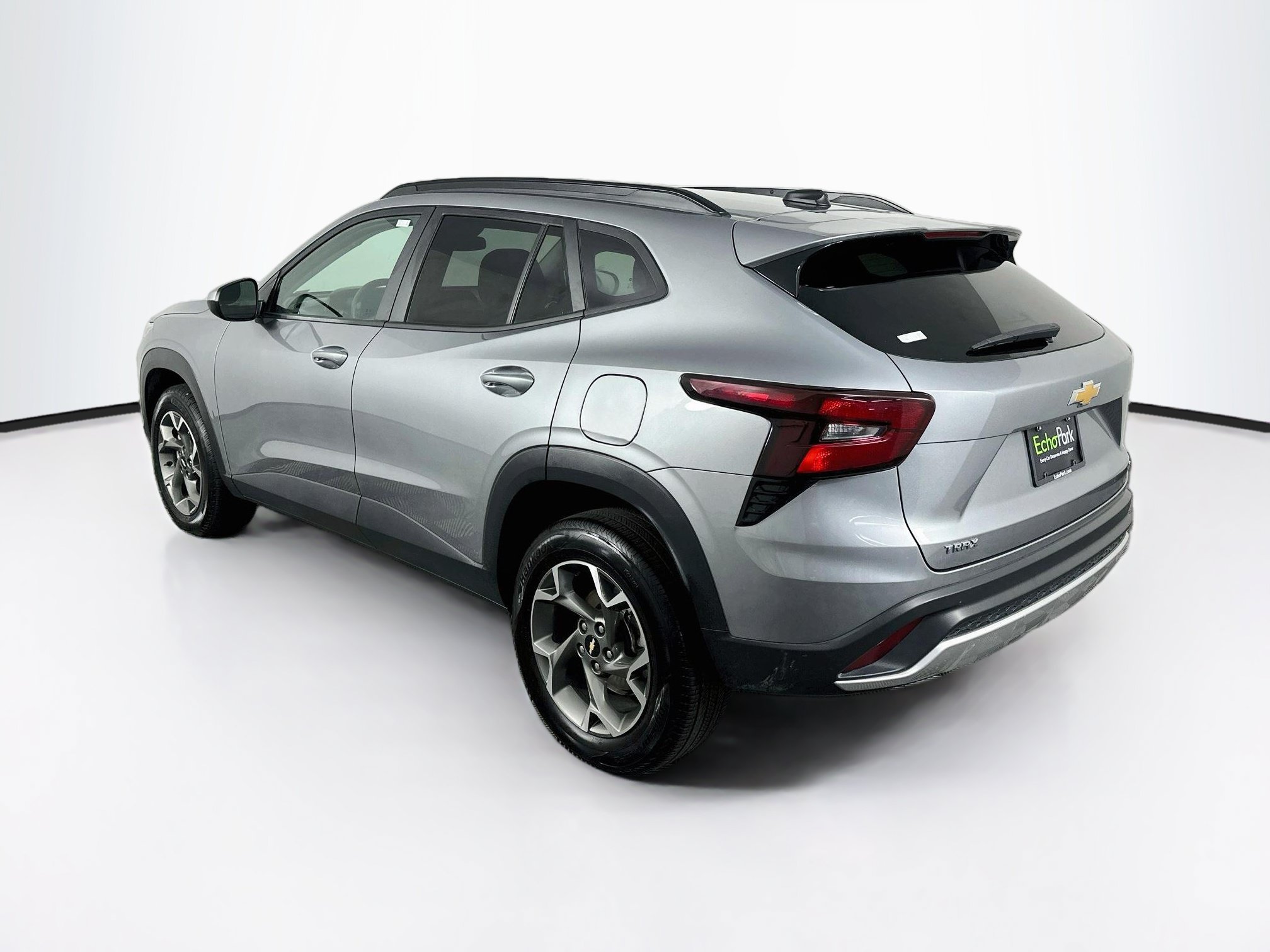 Used 2025 Chevrolet Trax LT FWD image 5