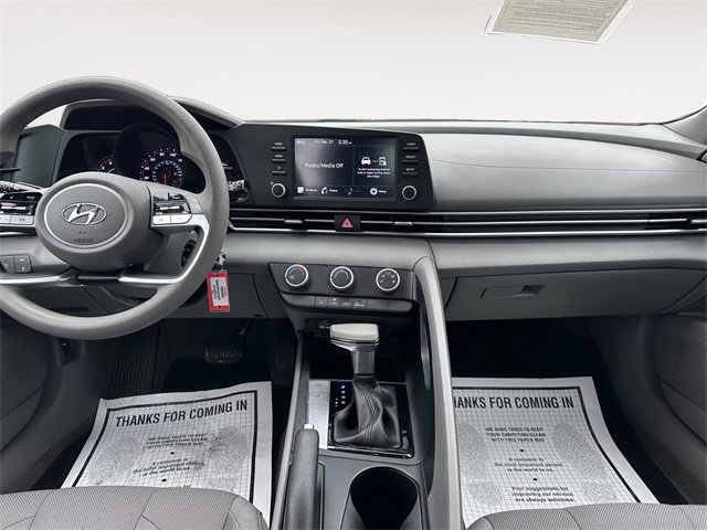 Used 2021 Hyundai Elantra SE image 11