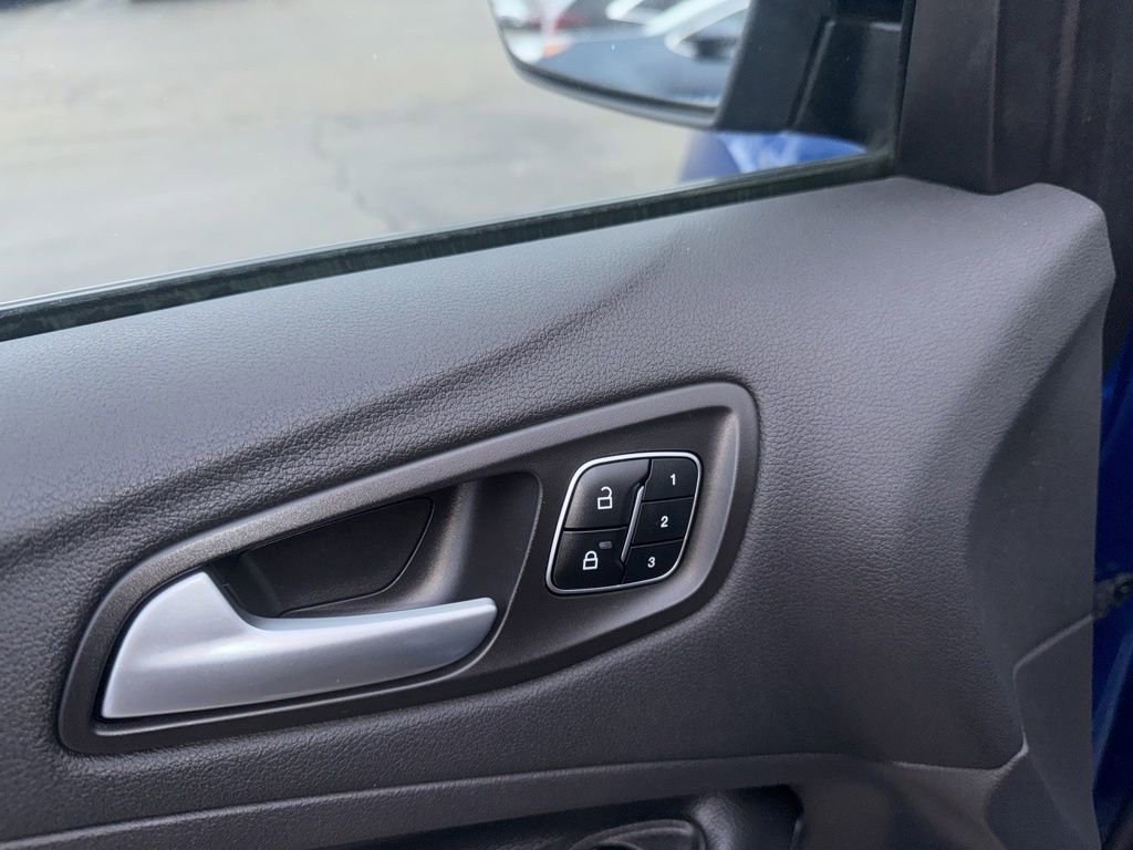 Used 2017 Ford Escape Titanium image 17