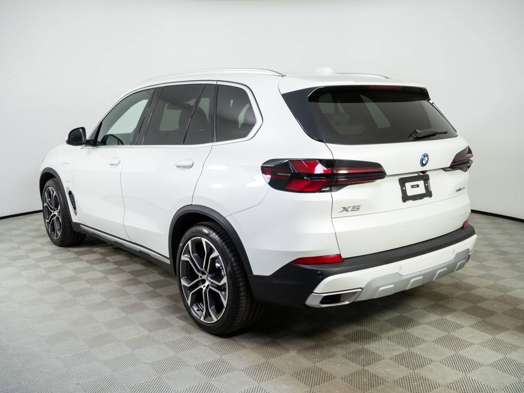 Used 2025 BMW X5 xDrive50e w/ Parking Assistance Package AWD/4WD image 3