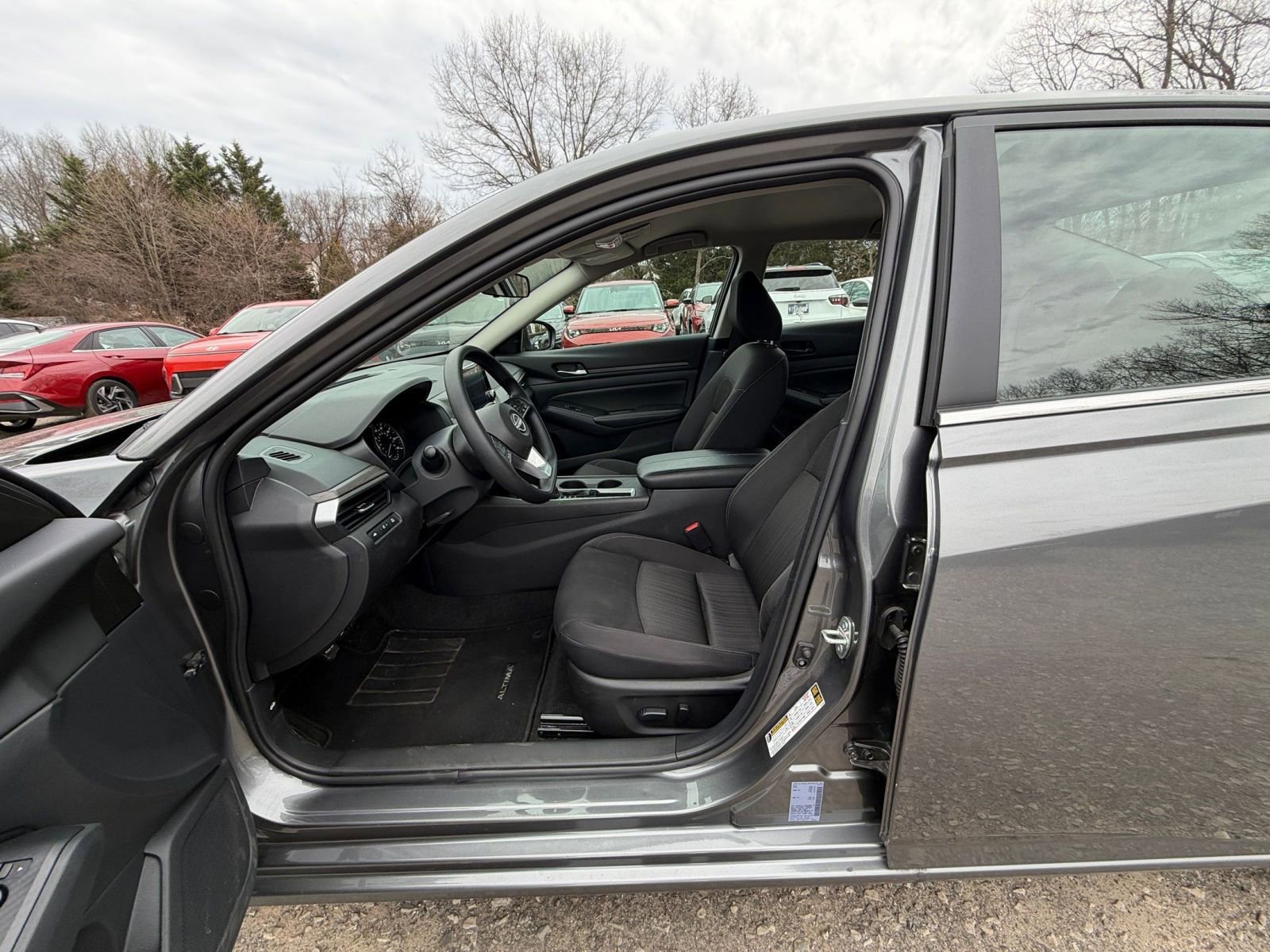 Used 2025 Nissan Altima 2.5 SV image 27