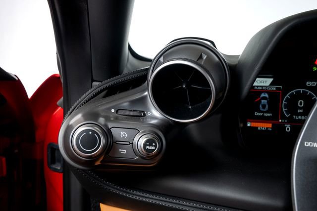 Certified 2020 Ferrari F8 Tributo RWD image 33
