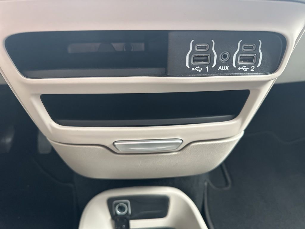 Used 2024 Chrysler Pacifica Touring-L image 18