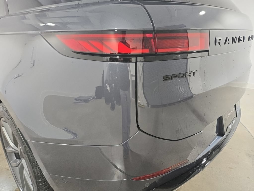 New 2026 Land Rover Range Rover Sport Dynamic SE AWD/4WD image 10