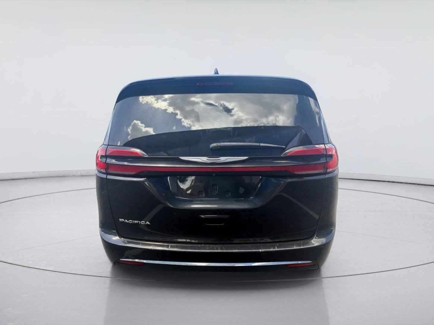 Used 2022 Chrysler Pacifica Touring-L FWD image 4