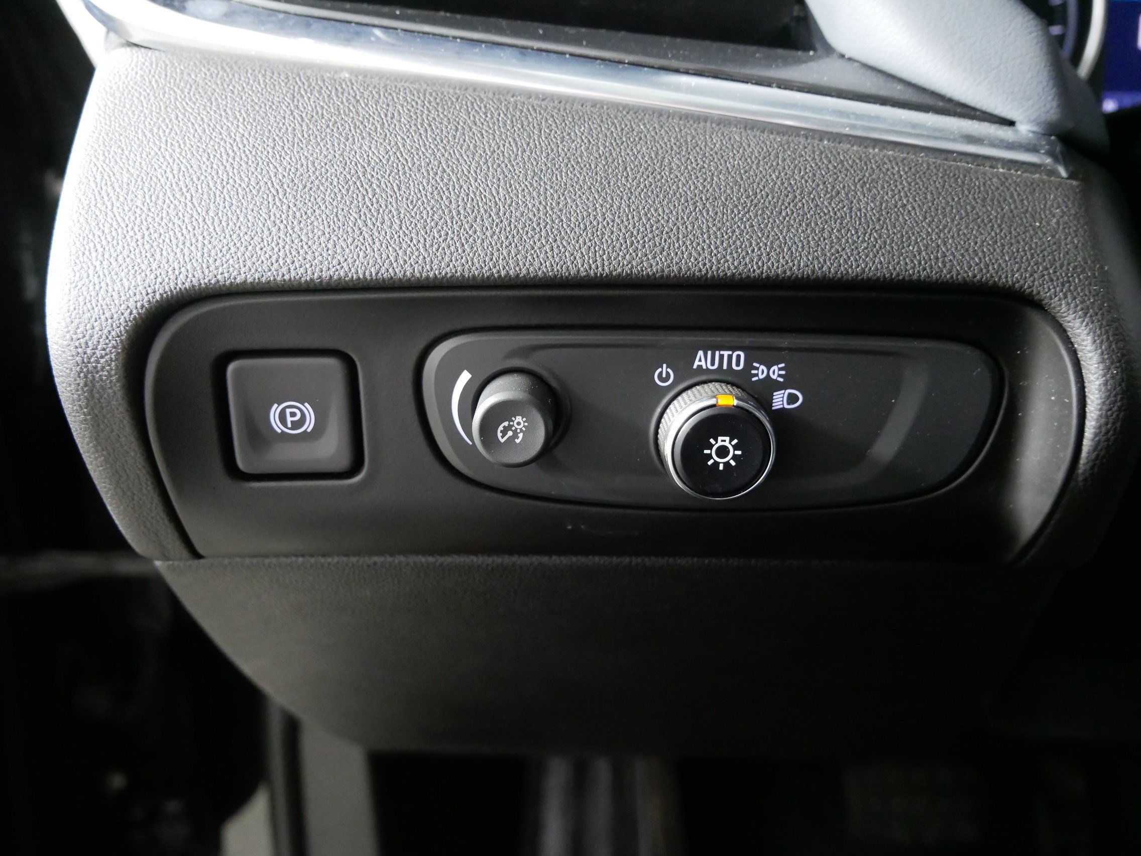 Used 2020 Buick Enclave Essence image 26