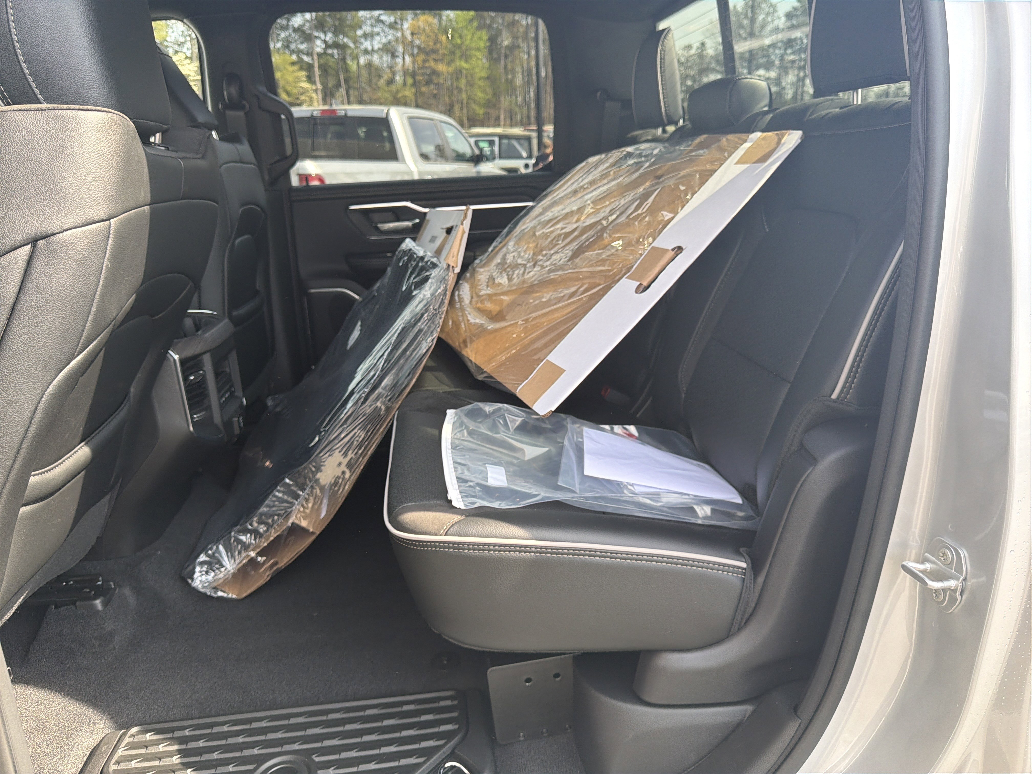 New 2026 RAM 1500 Laramie AWD/4WD image 24