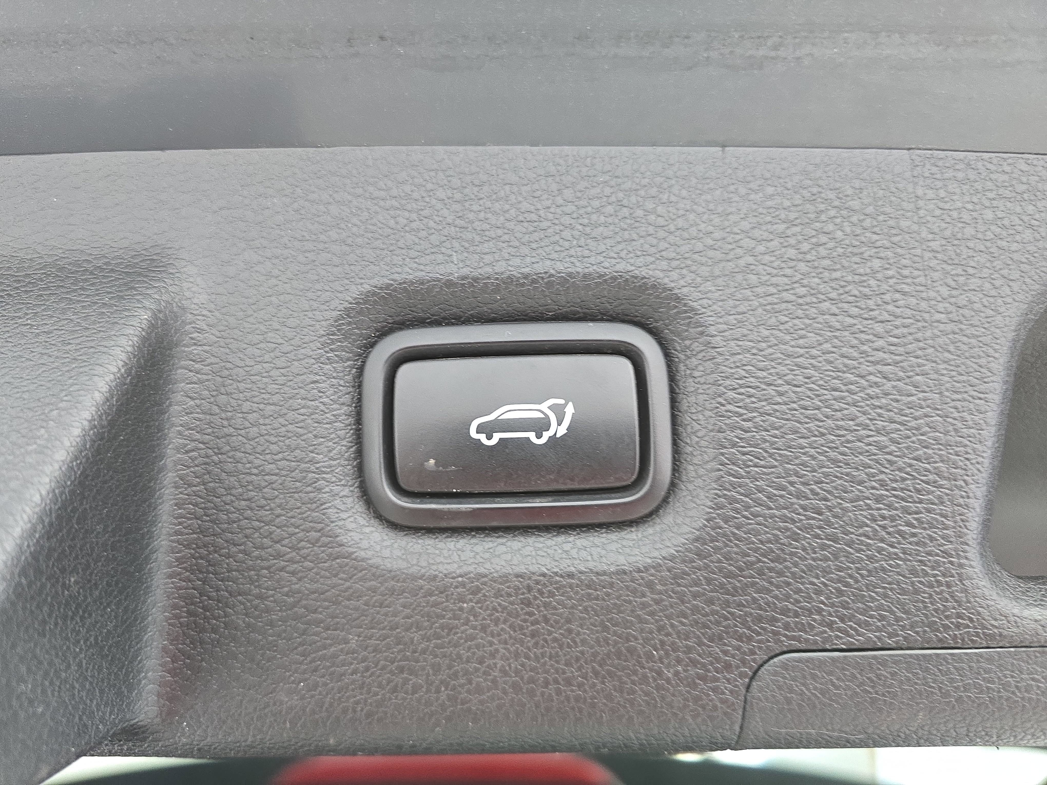 Used 2019 Hyundai Santa Fe Limited FWD image 13