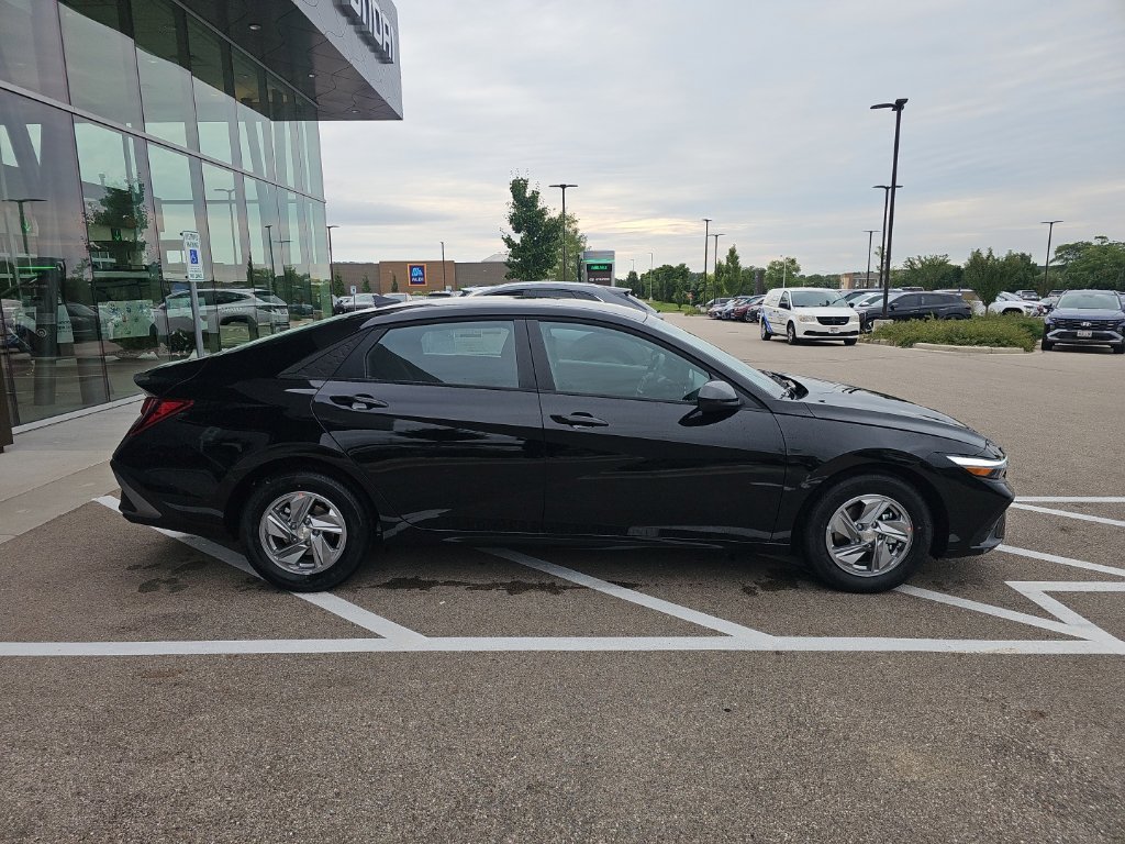 New 2026 Hyundai Elantra SE FWD image 6