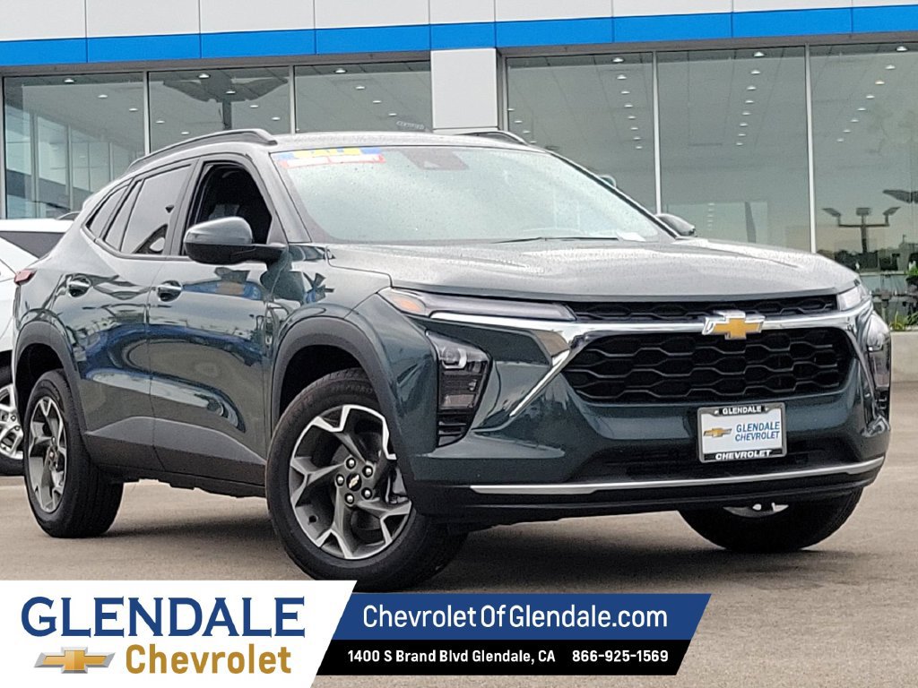 Used 2025 Chevrolet Trax LT
