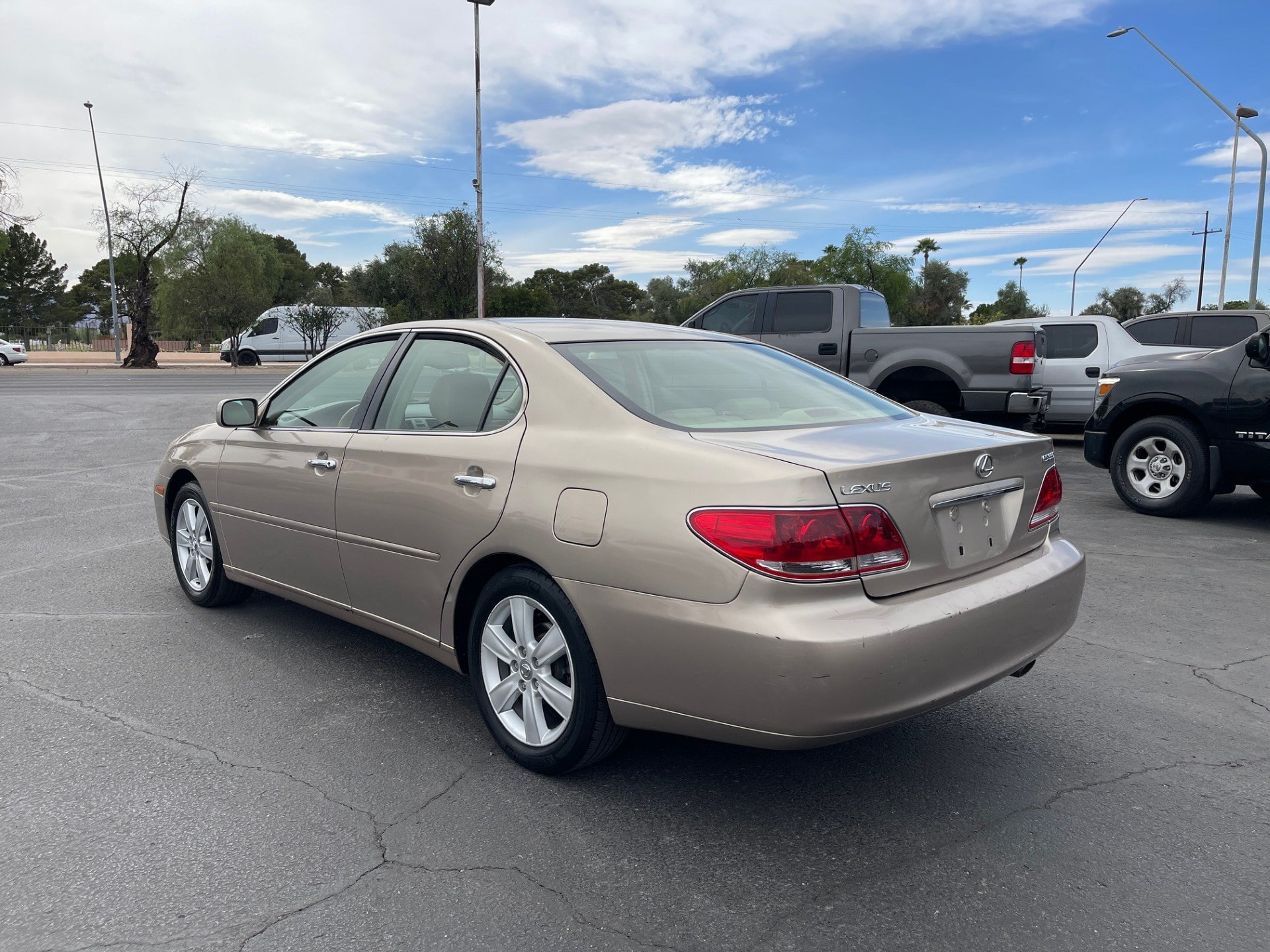 Used 2005 Lexus ES 330 FWD image 3